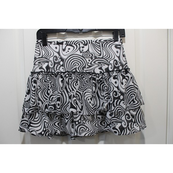 Stitch and Pine Black and White Monochrome Swirl Print two piece set - Picture 8 of 8